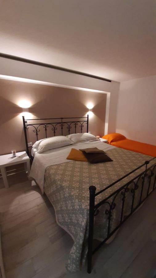 La Nicchia Del Borgo Apartamento Taranto Exterior foto